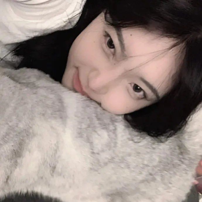 刚开学，校花约我吃饭